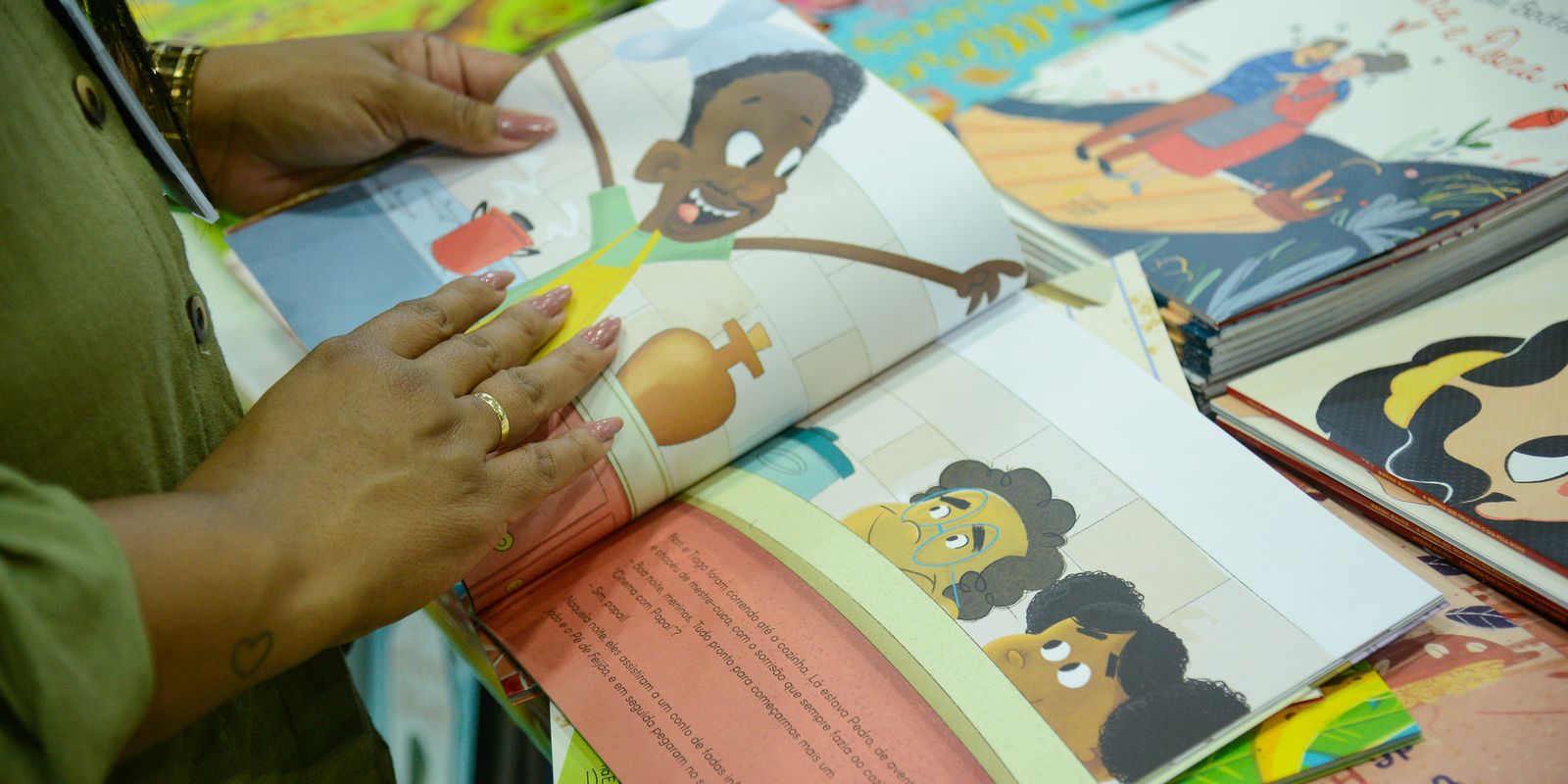 bienal-nas-escolas-entra-em-clima-de-copa-para-estimular-leitura-no-rj